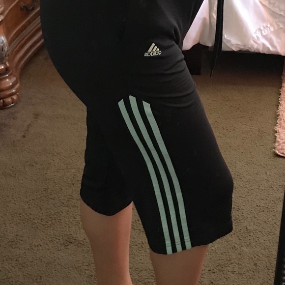 Adidas Cropped Sweats with Pastel Green Stripes - Picture 4 of 10